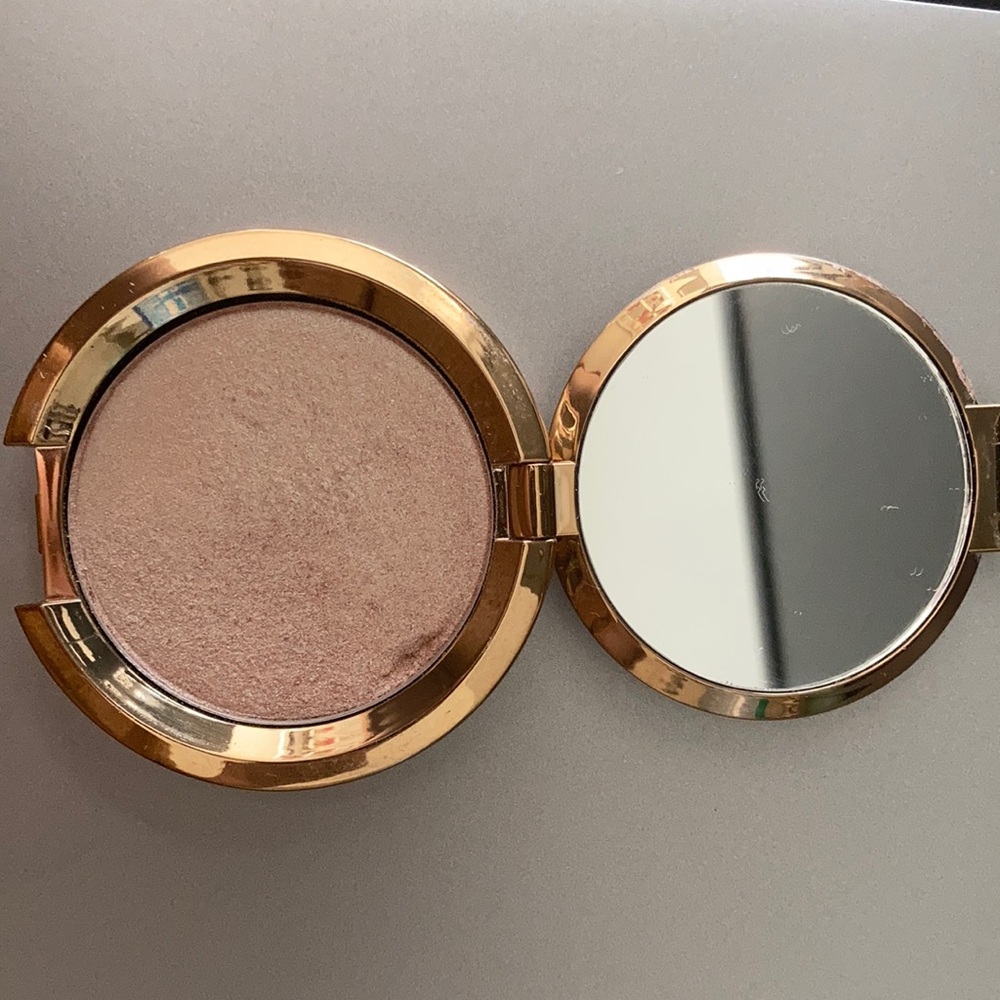 Becca highlighter: Opal